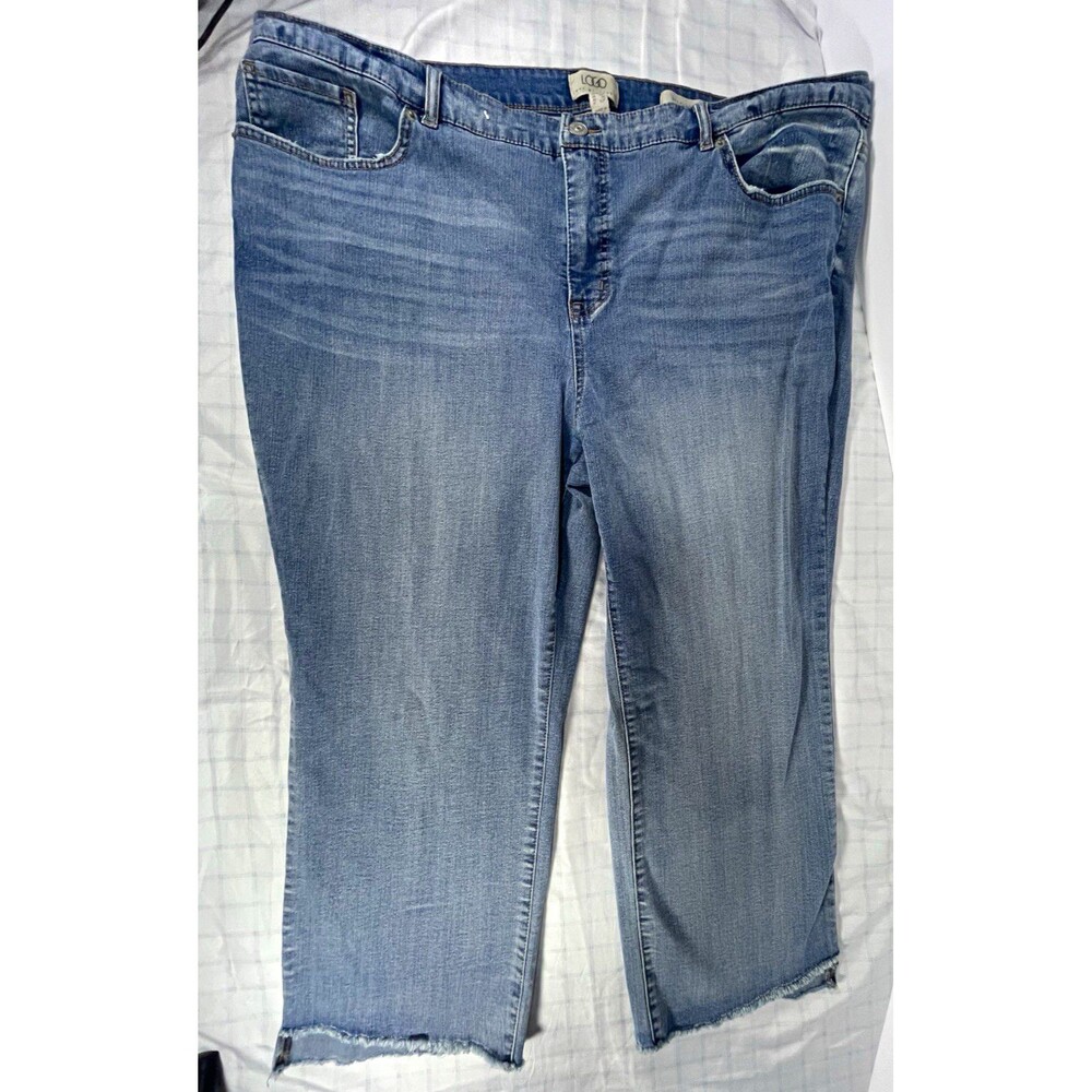 LOGO by Lori Goldstein Women’s Straight Leg Light Wash Blue Denim Jeans Mid Rise